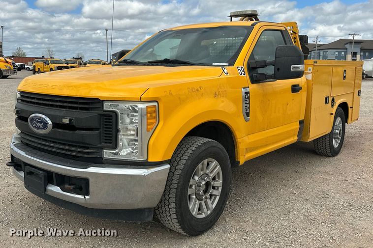 image for item EJ8470 2017 Ford F350 Super Duty XL utility bed pickup truck