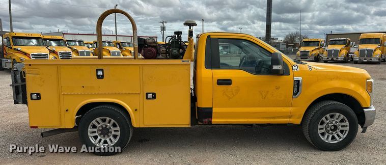 image for item EJ8470 2017 Ford F350 Super Duty XL utility bed pickup truck