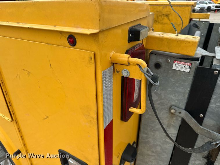 image for item EJ8470 2017 Ford F350 Super Duty XL utility bed pickup truck