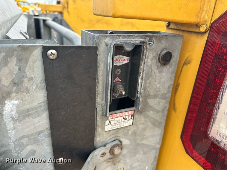 image for item EJ8470 2017 Ford F350 Super Duty XL utility bed pickup truck