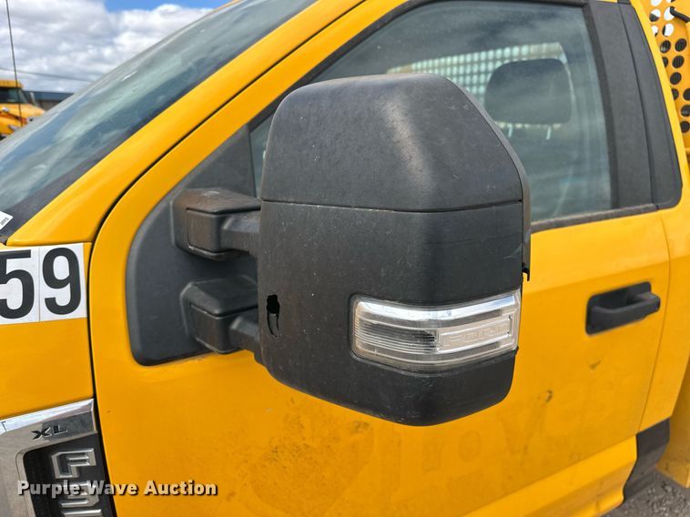 image for item EJ8470 2017 Ford F350 Super Duty XL utility bed pickup truck