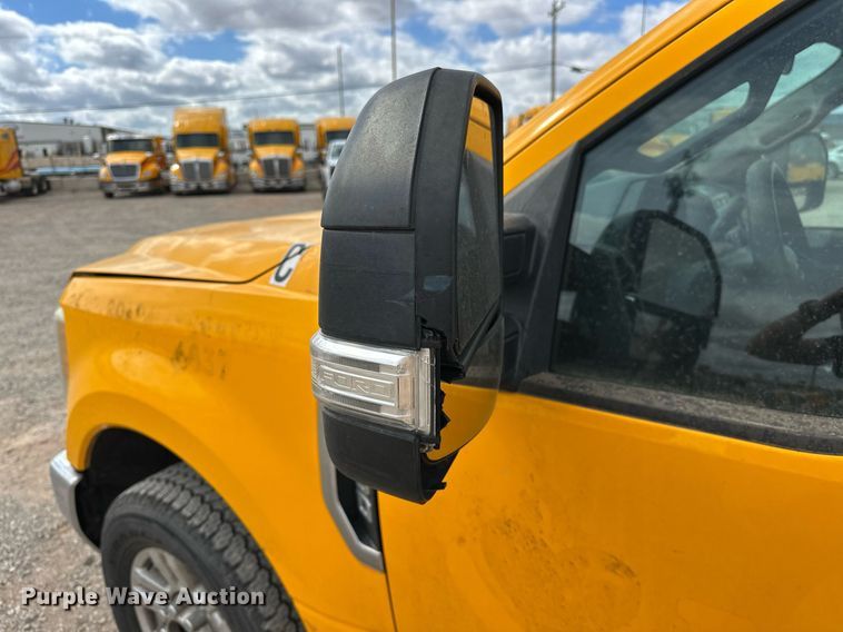 image for item EJ8470 2017 Ford F350 Super Duty XL utility bed pickup truck