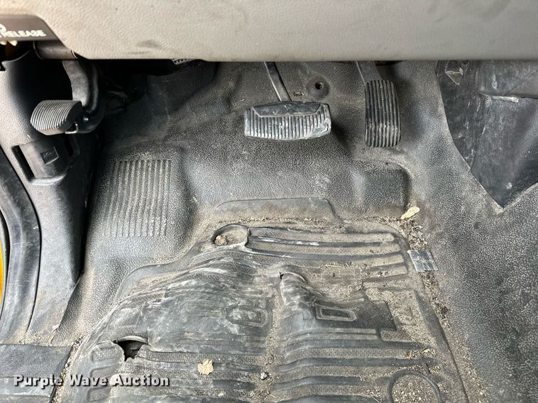 image for item EJ8470 2017 Ford F350 Super Duty XL utility bed pickup truck