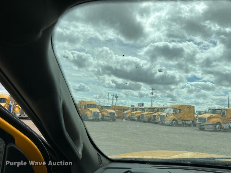 image for item EJ8470 2017 Ford F350 Super Duty XL utility bed pickup truck