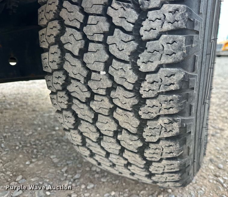 image for item EJ8470 2017 Ford F350 Super Duty XL utility bed pickup truck