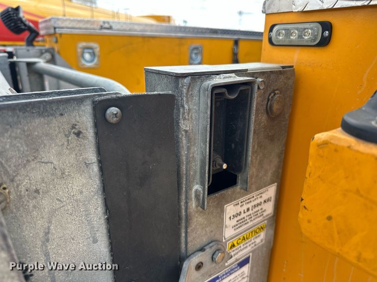 image for item EJ8472 2020 Ford F350 Super Duty XL utility bed pickup truck