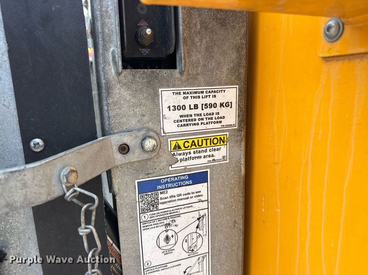 image for item EJ8472 2020 Ford F350 Super Duty XL utility bed pickup truck