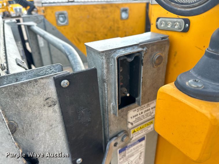 image for item EJ8475 2020 Ford F350 Super Duty XL utility bed pickup truck