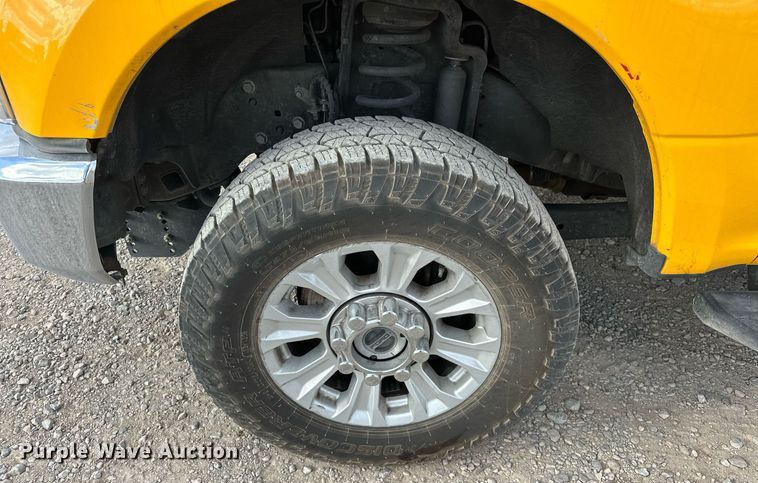 image for item EJ8475 2020 Ford F350 Super Duty XL utility bed pickup truck