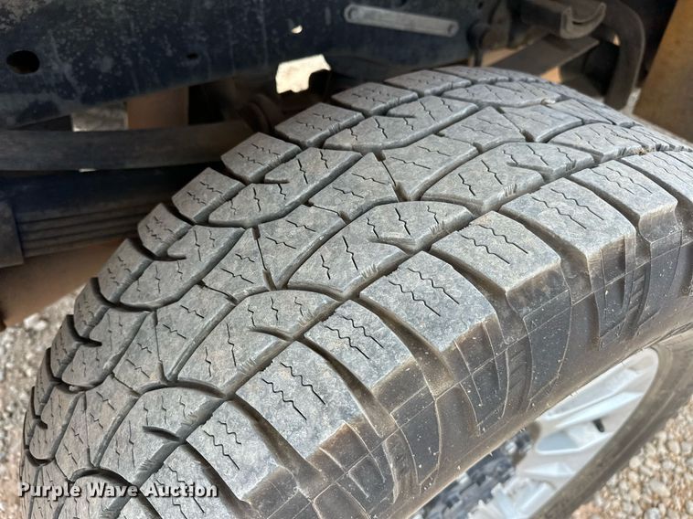 image for item EJ8475 2020 Ford F350 Super Duty XL utility bed pickup truck