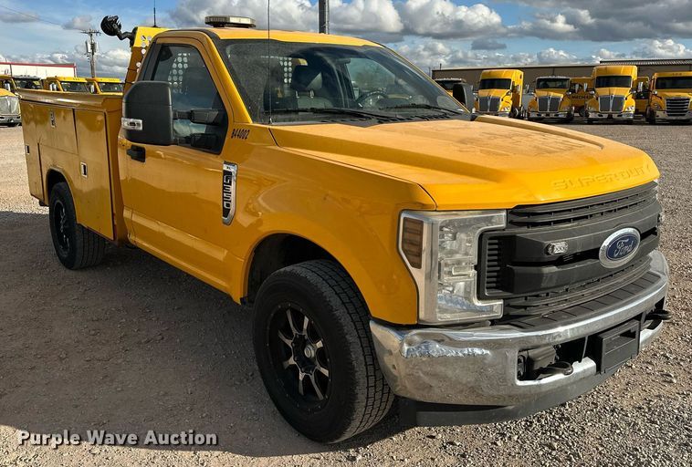 image for item EJ8476 2018 Ford F350 Super Duty XL utility bed pickup truck