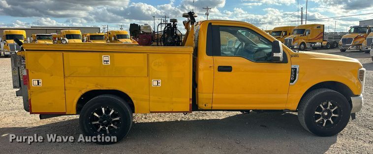 image for item EJ8476 2018 Ford F350 Super Duty XL utility bed pickup truck