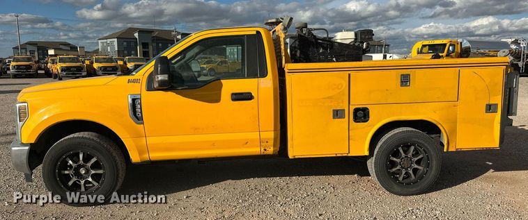 image for item EJ8476 2018 Ford F350 Super Duty XL utility bed pickup truck