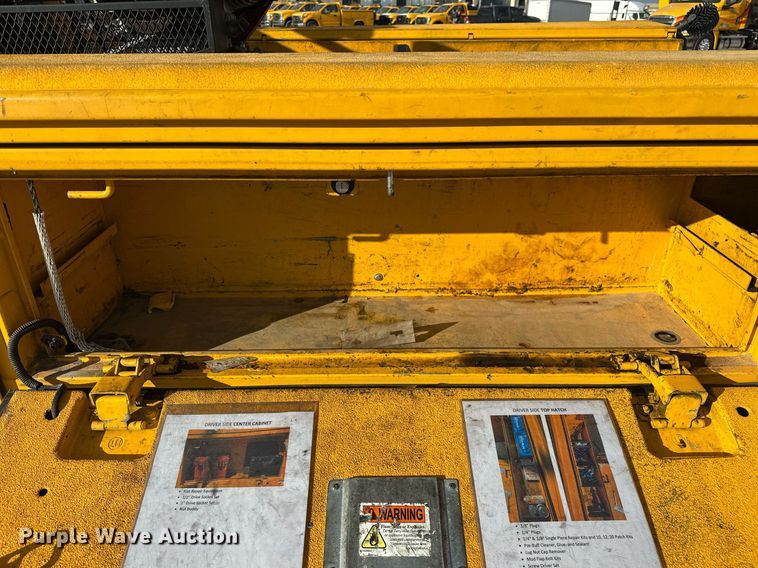 image for item EJ8476 2018 Ford F350 Super Duty XL utility bed pickup truck