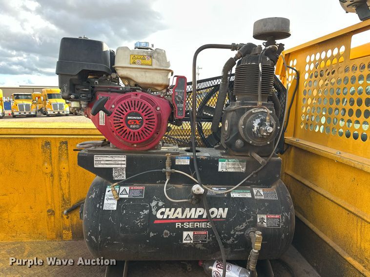 image for item EJ8476 2018 Ford F350 Super Duty XL utility bed pickup truck