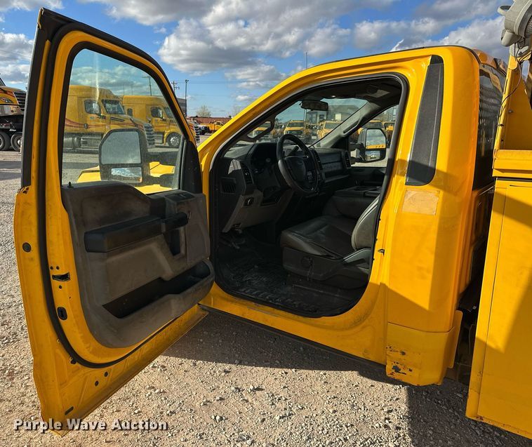 image for item EJ8476 2018 Ford F350 Super Duty XL utility bed pickup truck