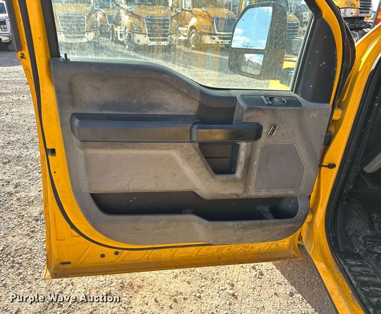 image for item EJ8476 2018 Ford F350 Super Duty XL utility bed pickup truck