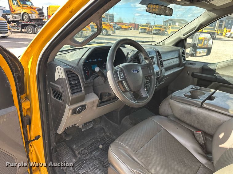 image for item EJ8476 2018 Ford F350 Super Duty XL utility bed pickup truck