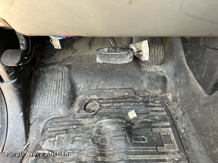 image for item EJ8476 2018 Ford F350 Super Duty XL utility bed pickup truck