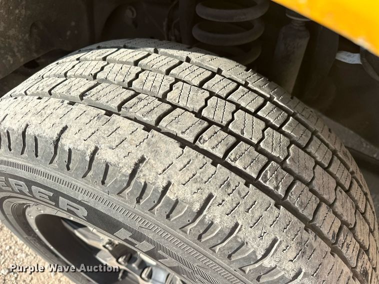 image for item EJ8476 2018 Ford F350 Super Duty XL utility bed pickup truck