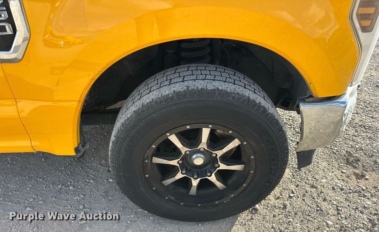 image for item EJ8476 2018 Ford F350 Super Duty XL utility bed pickup truck