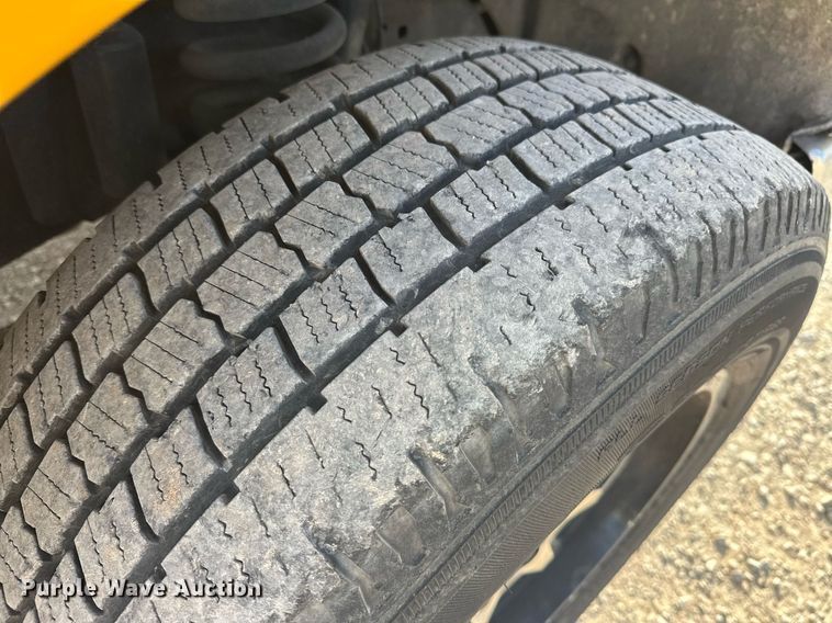 image for item EJ8476 2018 Ford F350 Super Duty XL utility bed pickup truck