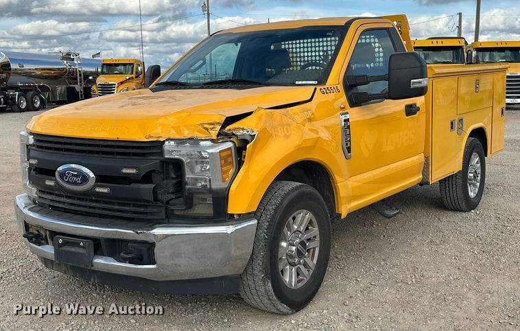 image for item EJ8477 2019 Ford F350 Super Duty utility bed pickup truck