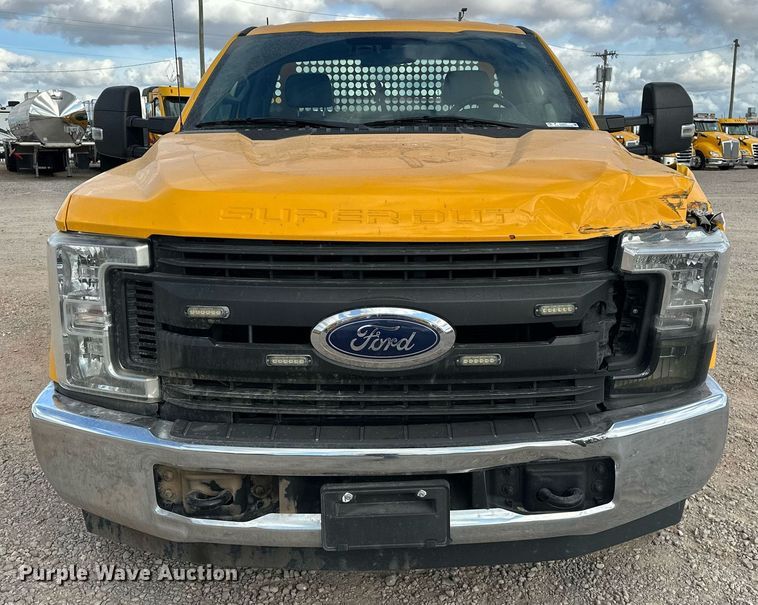 image for item EJ8477 2019 Ford F350 Super Duty utility bed pickup truck