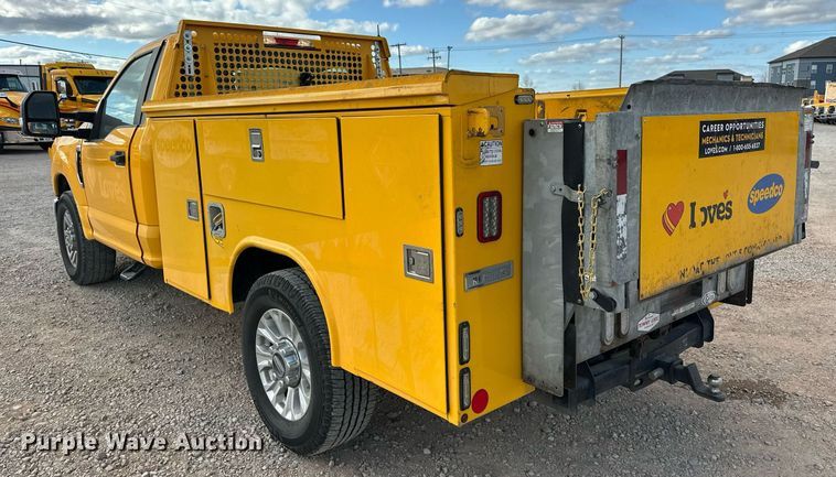 image for item EJ8477 2019 Ford F350 Super Duty utility bed pickup truck