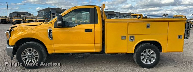 image for item EJ8477 2019 Ford F350 Super Duty utility bed pickup truck