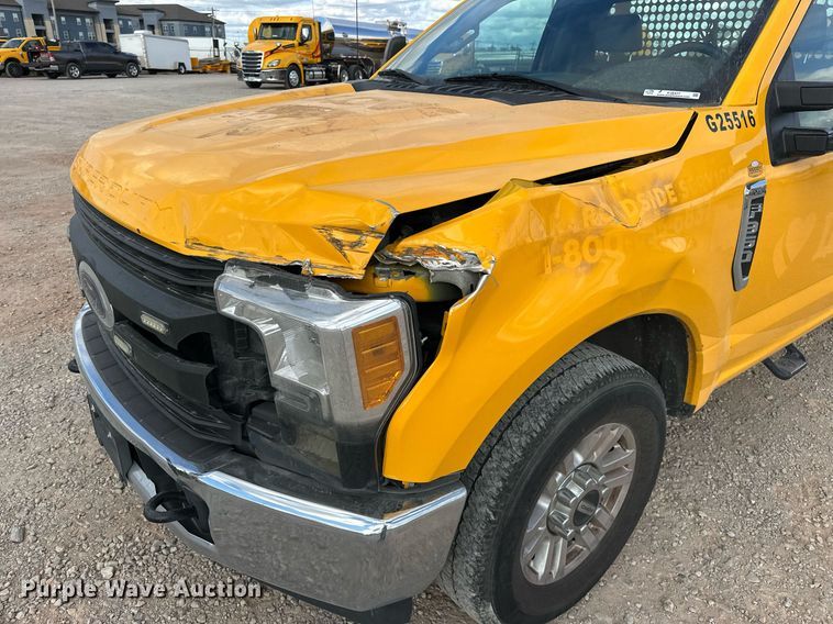 image for item EJ8477 2019 Ford F350 Super Duty utility bed pickup truck