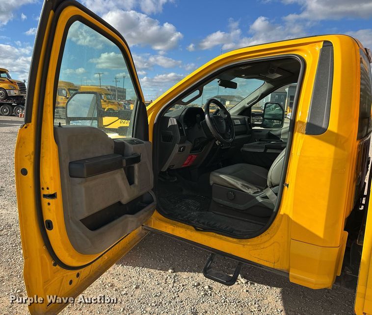 image for item EJ8477 2019 Ford F350 Super Duty utility bed pickup truck