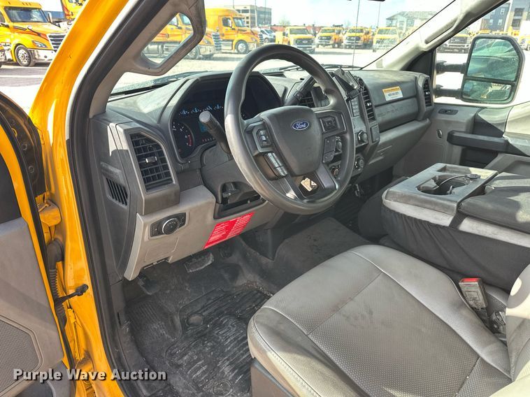 image for item EJ8477 2019 Ford F350 Super Duty utility bed pickup truck