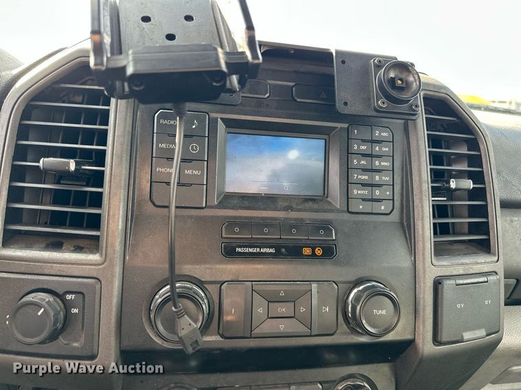 image for item EJ8477 2019 Ford F350 Super Duty utility bed pickup truck