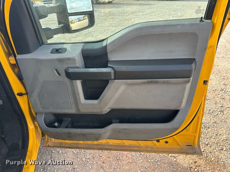 image for item EJ8477 2019 Ford F350 Super Duty utility bed pickup truck