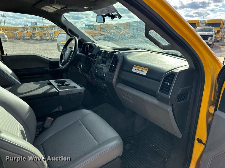 image for item EJ8477 2019 Ford F350 Super Duty utility bed pickup truck