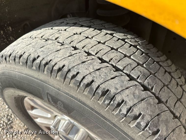 image for item EJ8477 2019 Ford F350 Super Duty utility bed pickup truck