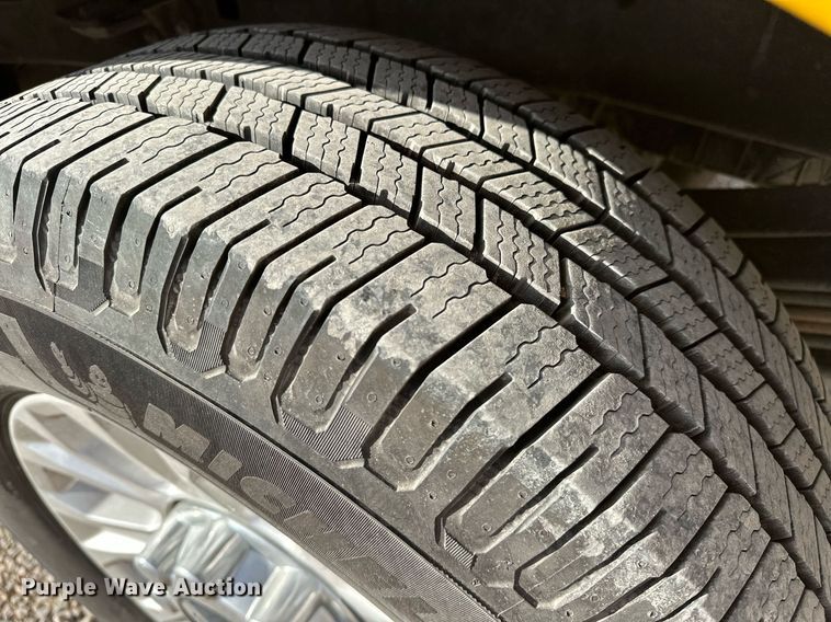 image for item EJ8477 2019 Ford F350 Super Duty utility bed pickup truck