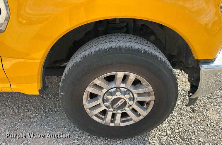 image for item EJ8477 2019 Ford F350 Super Duty utility bed pickup truck