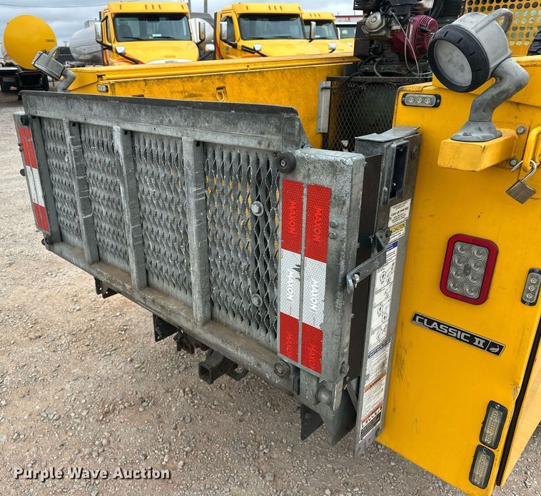 image for item EJ8479 2019 Ford F350 Super Duty XL utility bed pickup truck