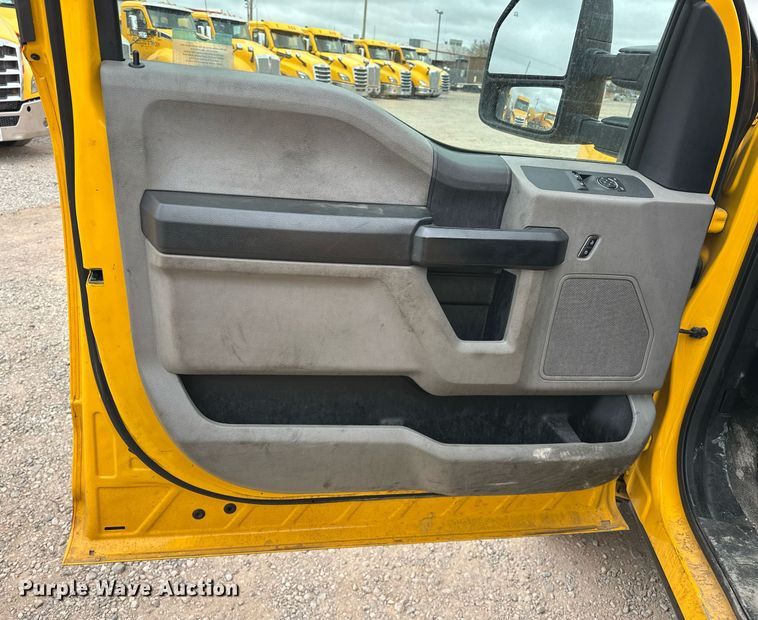 image for item EJ8479 2019 Ford F350 Super Duty XL utility bed pickup truck