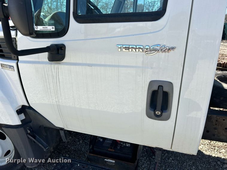 image for item EK2761 2013 International TA005 truck cab and chassis