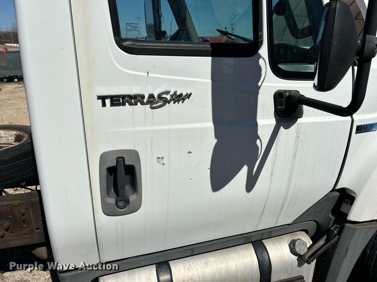 image for item EK2761 2013 International TA005 truck cab and chassis