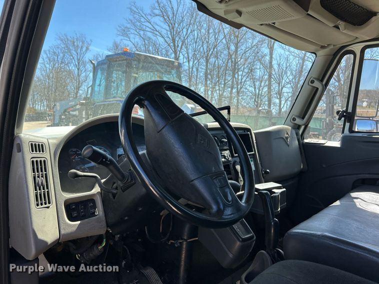 image for item EK2761 2013 International TA005 truck cab and chassis