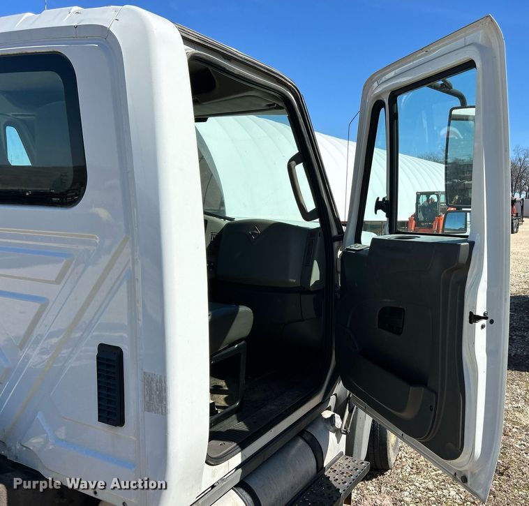 image for item EK2761 2013 International TA005 truck cab and chassis