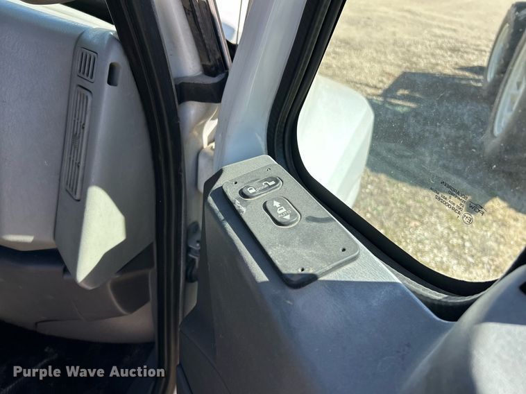 image for item EK2761 2013 International TA005 truck cab and chassis