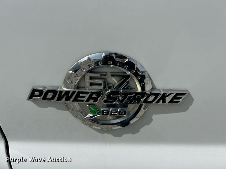 image for item EK2785 2015 Ford F350 Super Duty Lariat Crew Cab pickup truck