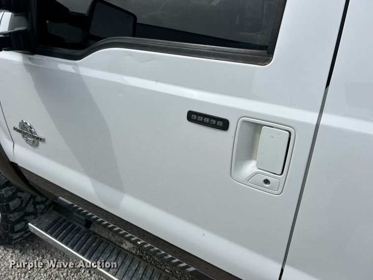 image for item EK2785 2015 Ford F350 Super Duty Lariat Crew Cab pickup truck