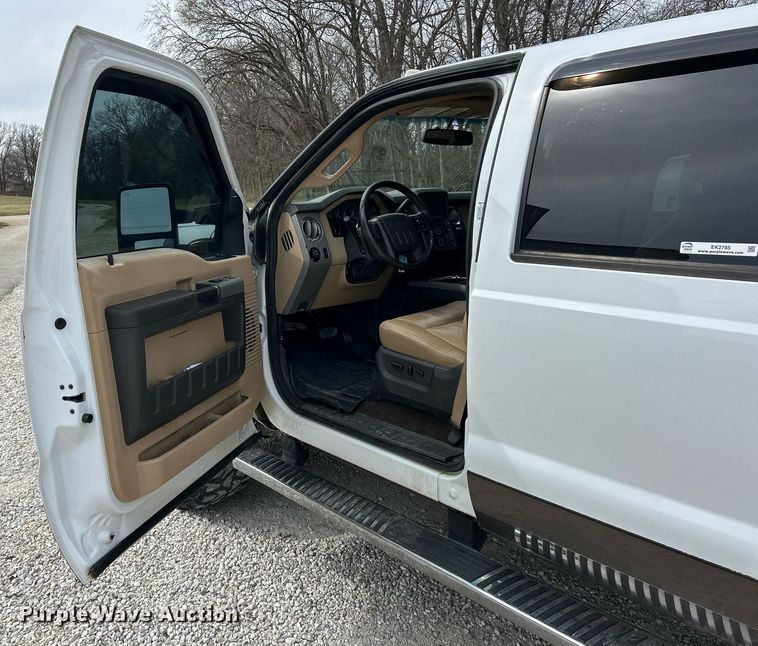 image for item EK2785 2015 Ford F350 Super Duty Lariat Crew Cab pickup truck