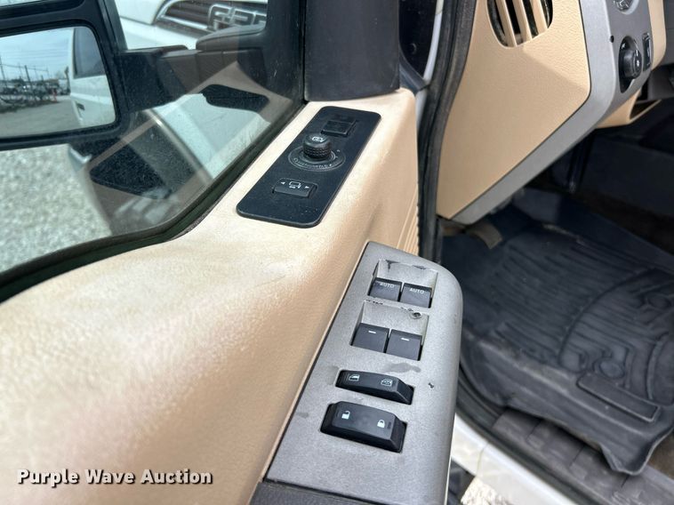 image for item EK2785 2015 Ford F350 Super Duty Lariat Crew Cab pickup truck